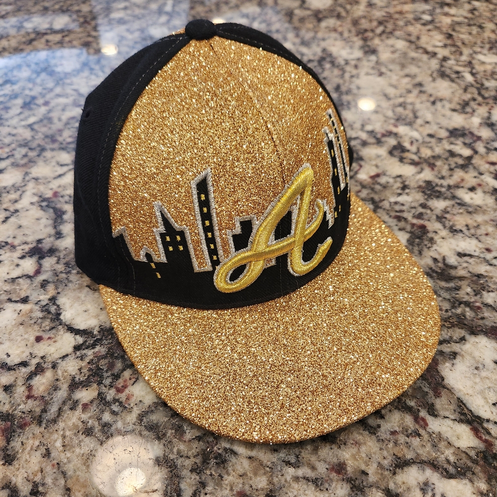 Atlanta Braves Embroidered Flexfit Metallic Gold And Black Fitted Hat